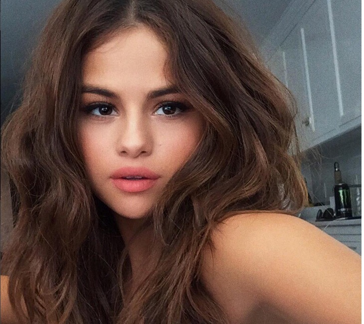 Após 3 meses, Selena Gomez volta as redes sociais com mensagem para os fãs