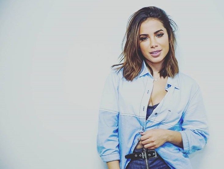 Em Los Angeles, Anitta rebola bumbum loucamente em vídeo 
