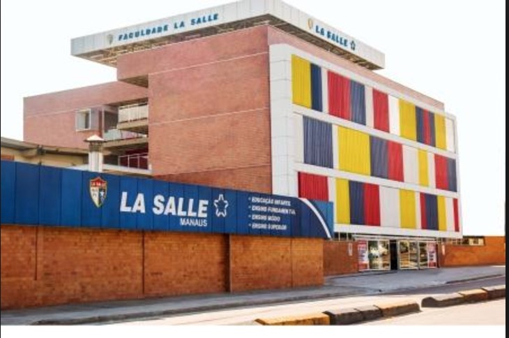 Colégio particular onde alunos passaram mal usa água de poço, diz Manaus Ambiental