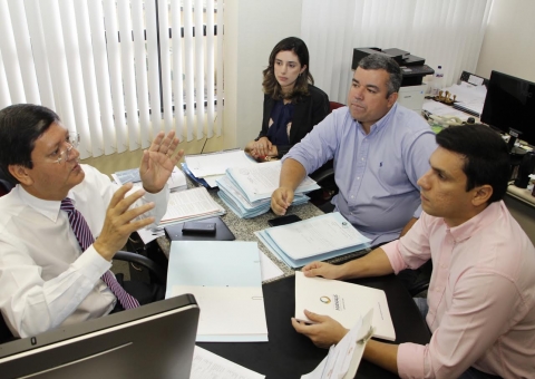 Plano para vedação de mais de 2 mil bueiros é entregue ao Ministério Público