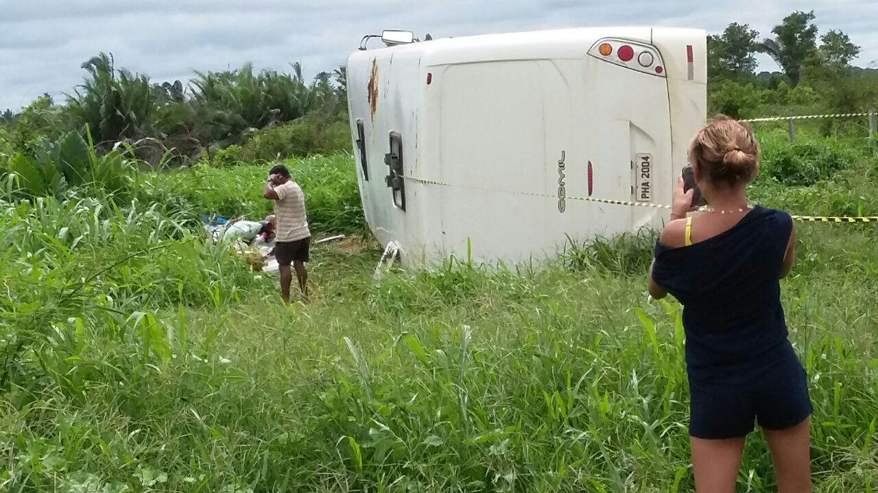 Ônibus do Ifam capota e um estudante morre no Amazonas