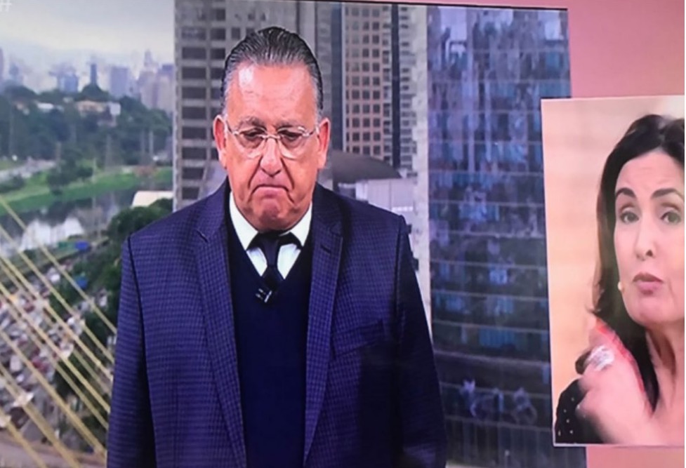 Galvão Bueno se emociona ao vivo ao falar da tragédia do voo Chapecoense 