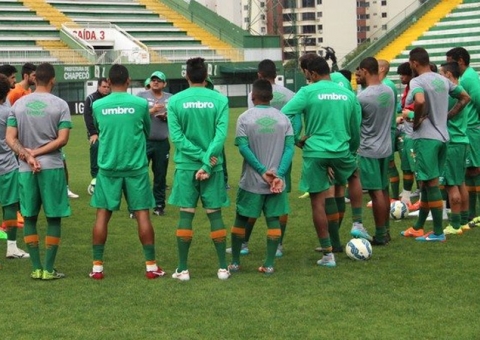 Clubes se unem para emprestar jogadores gratuitamente  a Chapecoense