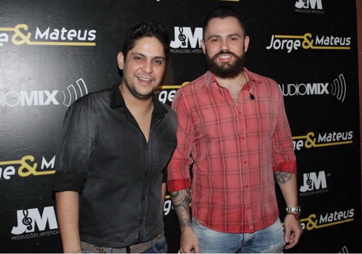 Avião de Jorge e Mateus tem problema elétrico e dupla cancela show