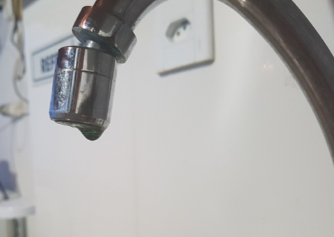 'Apagão' deixa bairros sem água em Manaus