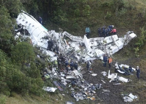 Áudio revela desespero de piloto nos minutos finais antes da queda "Ajudem-nos"