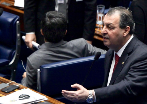 Omar Aziz vai ao Ministério das Minas e Energia contra apagão e reajuste na energia