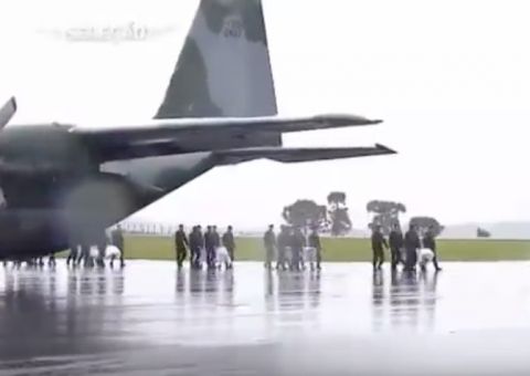 Veja a chegada dos corpos a Chapecó. Vídeo