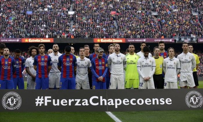 Jogadores de Barcelona e Real Madrid homenageiam a Chapecoense  