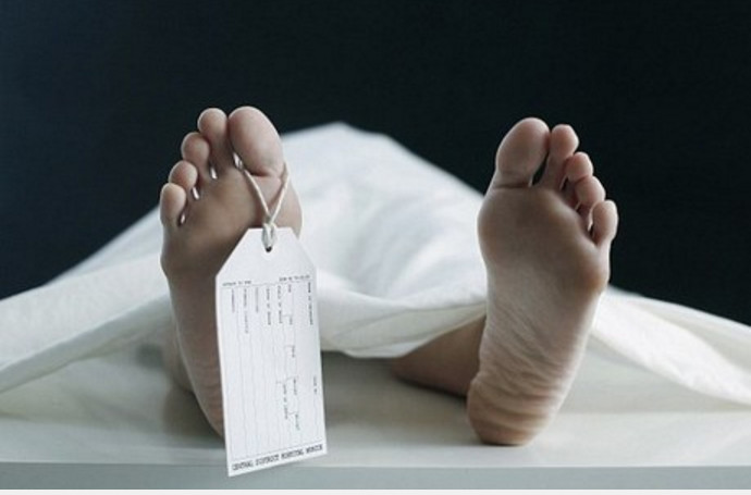 Homem 'morre', levanta-se em necrotério e volta ao bar para beber