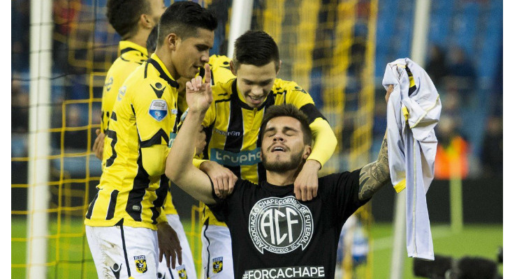 Árbitro deveria aplicar cartão amarelo após jogador tirar camisa durante jogo, mas surpreende com atitude