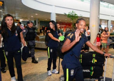Seleção Feminina de Futebol desembarca em Manaus