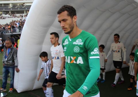 Pai de zagueiro Neto fala sobre estado de saúde do filho