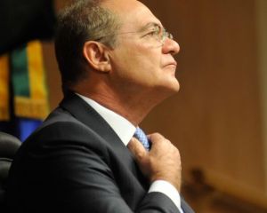 STF baixa a  cabeça para Renan