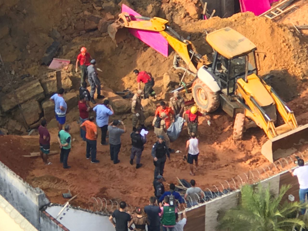 Corpo de segunda vítima de desabamento é resgatado em Manaus