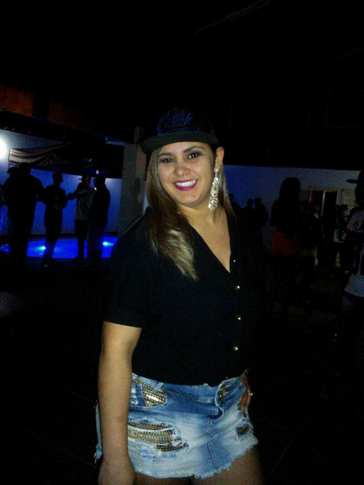 Jovem morta tem corpo retirado de velório por policias