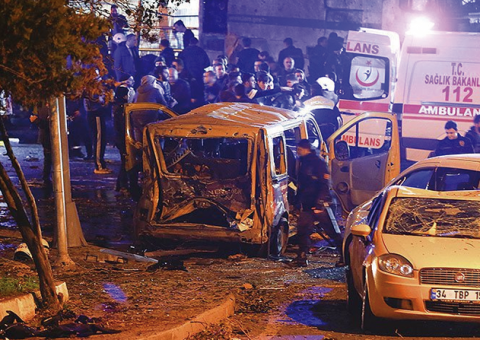 Duas explosões deixam ao menos 13 mortos próximo a estádio de Istambul