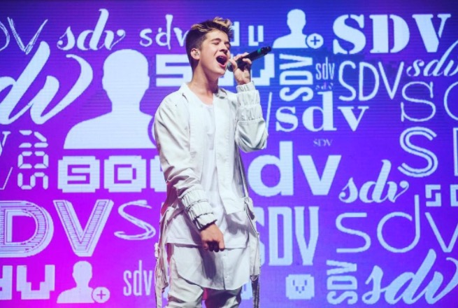 Ex de Larissa Manoela, João Guilherme aproveita passeio em Manaus