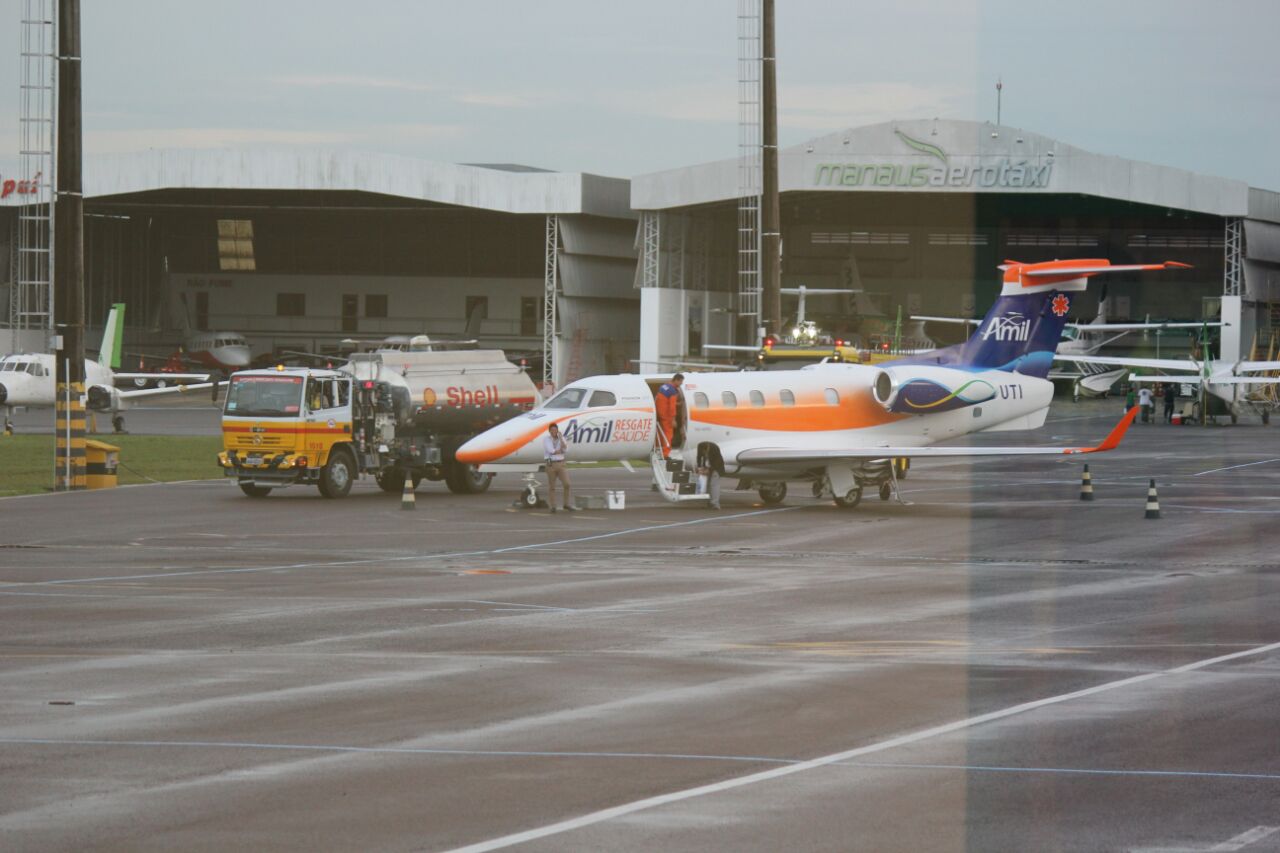 Aeronave que transporta goleiro da Chapecoense chega a Manaus