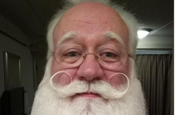 Menino com doença terminal morre nos braços do Papai Noel