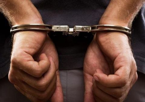  Após crise de ciúmes homem mata ex enquanto ela amamenta a filha do casal 