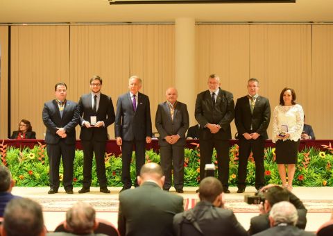 Governador José Melo recebe Comenda do Mérito Judiciário e Acadêmico durante homenagem