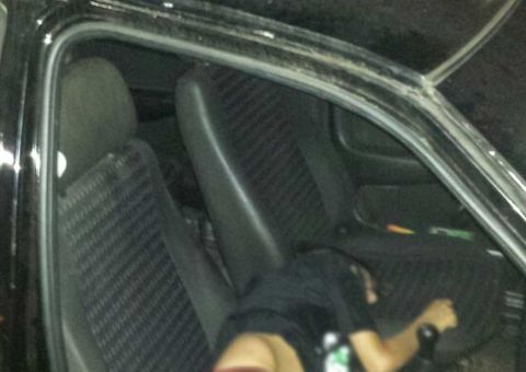 Garoto de 11 anos é achado em coma alcoólico desmaiado dentro de carro 