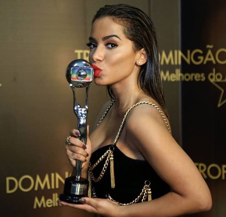 Anitta revela por que escolheu look "cabelo molhado" para premiação