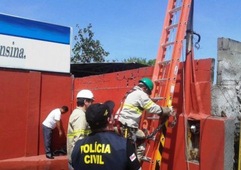  Fiscalização encontra ‘gato' em igreja evangélica de Manaus 