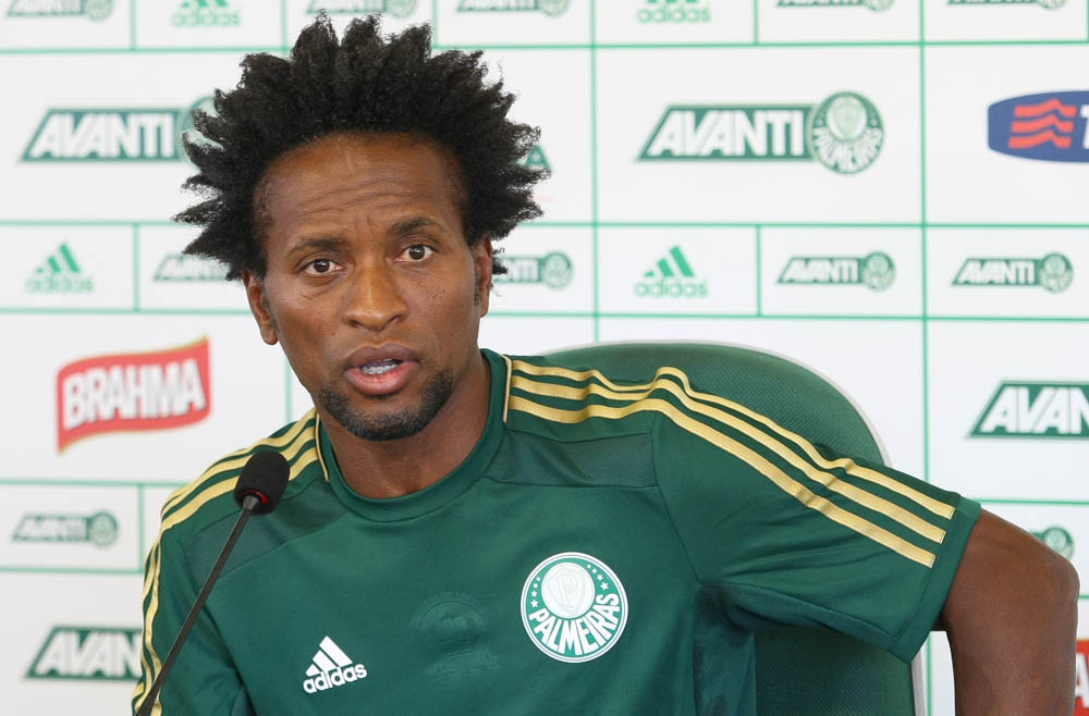 Zé Roberto anuncia aposentadoria em 2017