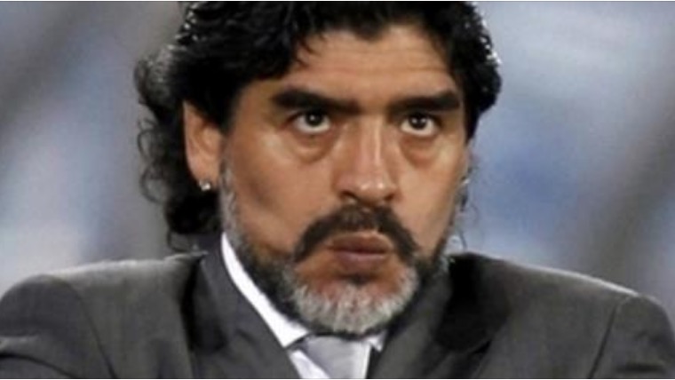 Suposta foto de Maradona com animal em extinção morto causa polêmica