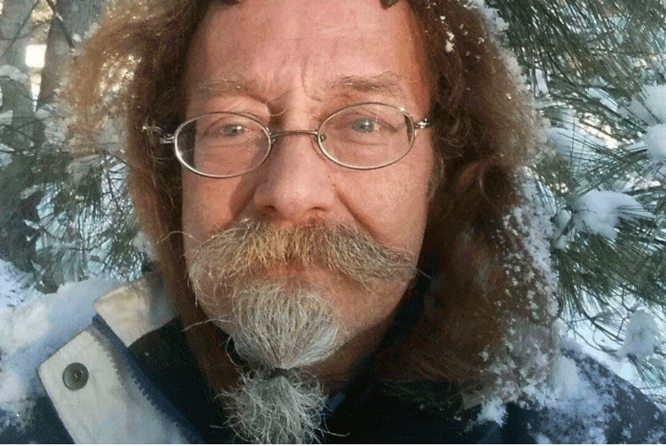 Homem consegue autorização para usar chifres em foto de carteira de motorista