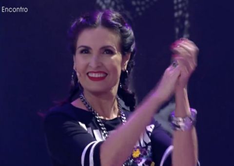 De calça colada, Fátima Bernades empina bumbum dançando funk e quebra internet