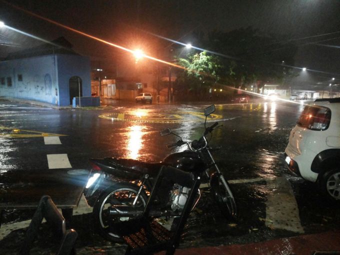 Defesa Civil registra seis ocorrências após chuva forte em Manaus 