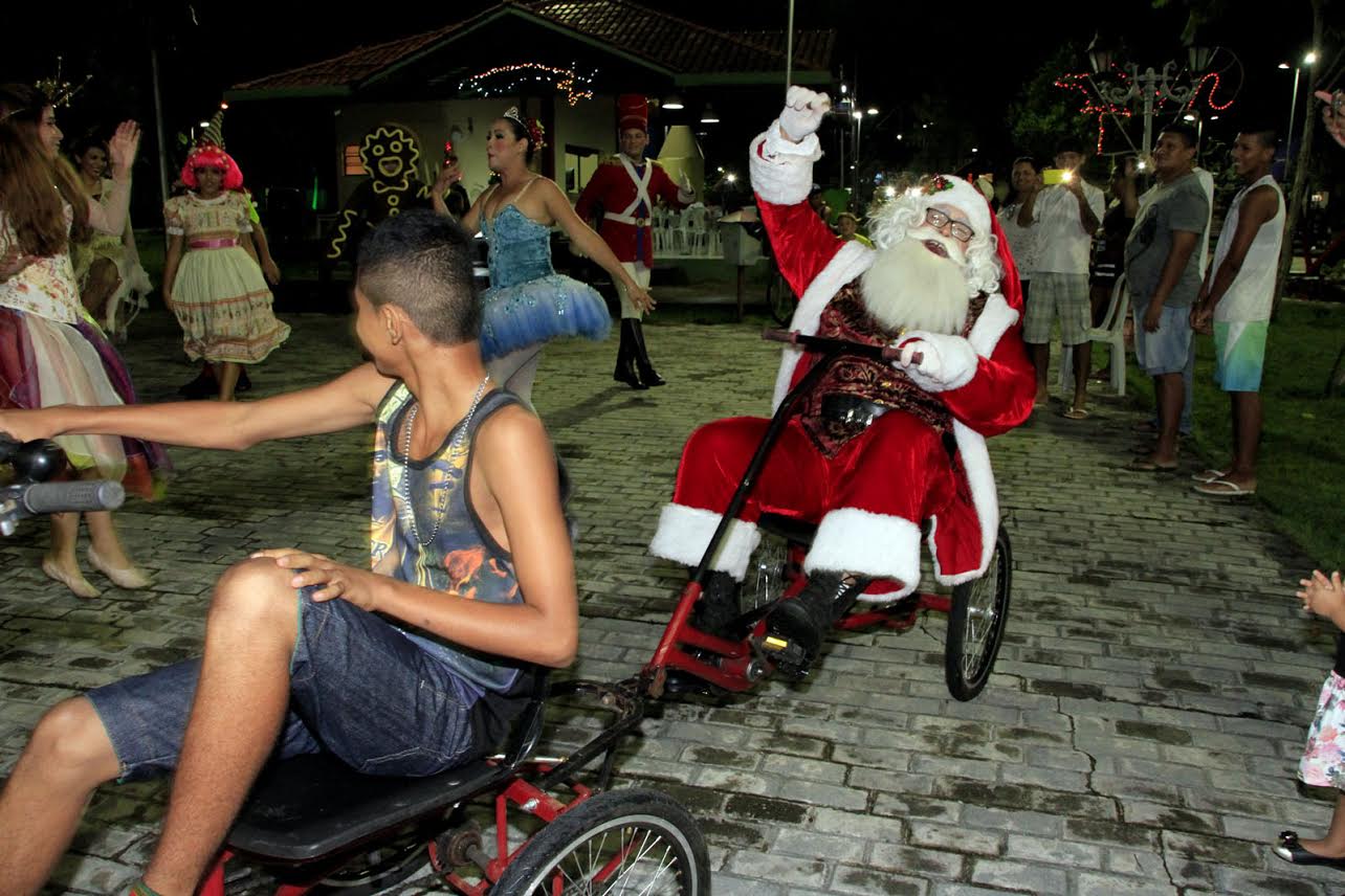 Natal Solidário dos Bilhares entrega brinquedos arrecadados no bairro São Jorge 