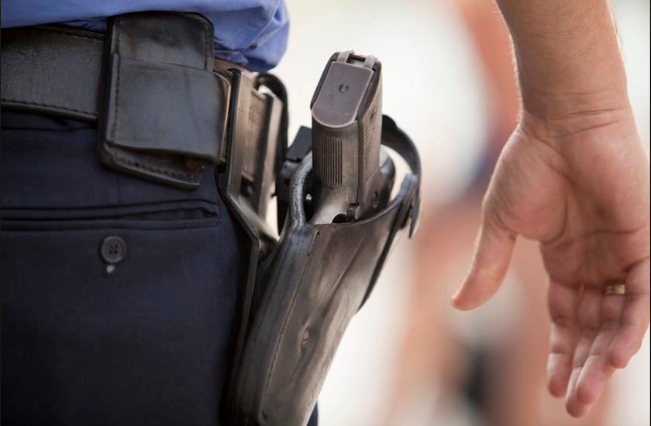 Ministro anuncia que policiais poderão usar armas apreendidas com criminosos