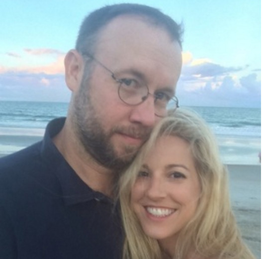 Casal surpreende ao pedir presente de casamento inusitado