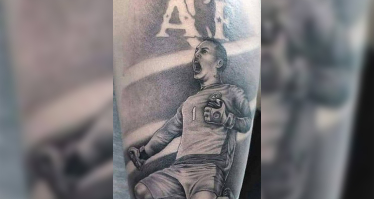 Torcedor da Chape faz tatuagem de goleiro Danilo e imagem viraliza na web