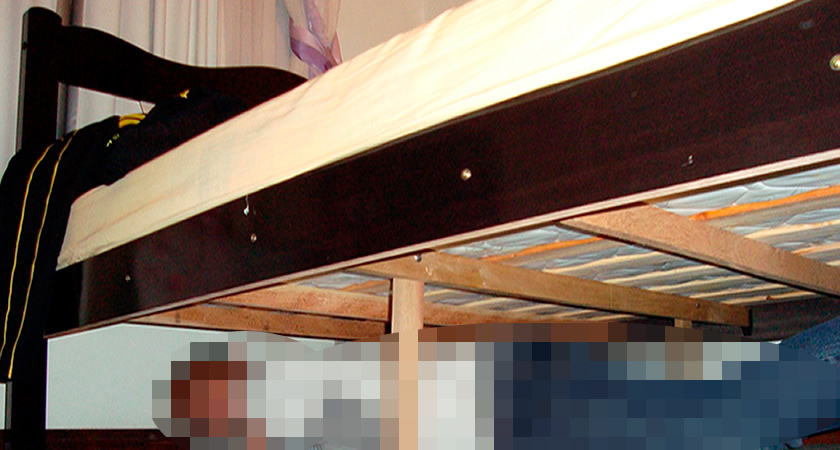 Idoso é expulso de asilo ao ser pego com prostituta dentro do quarto 