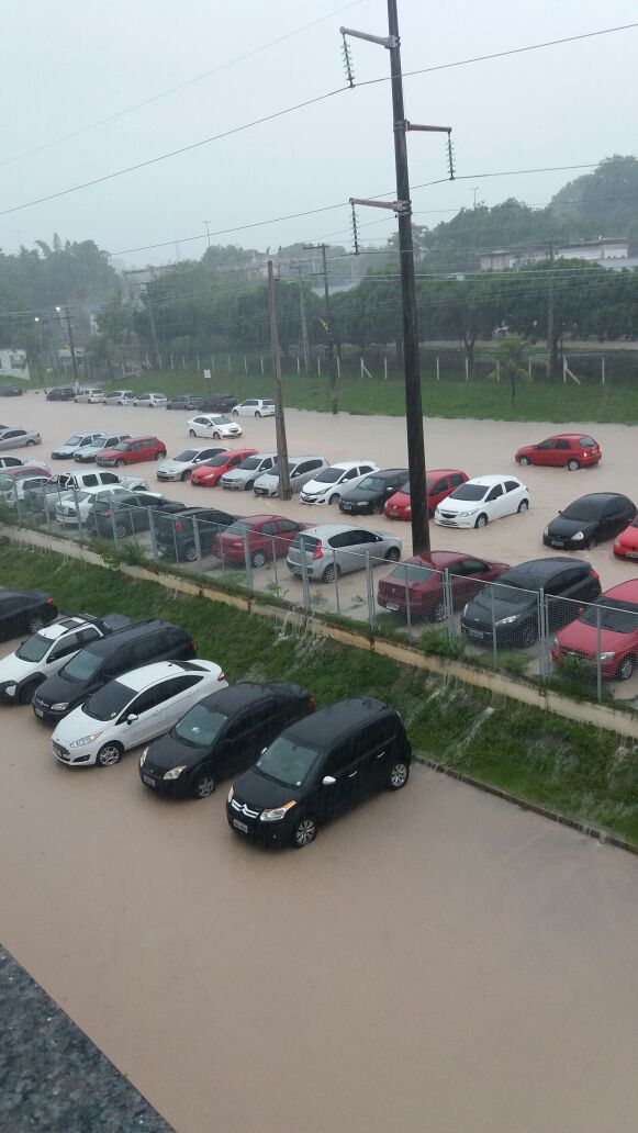 Chuva forte deixa ao menos 7 pontos de Manaus alagados 