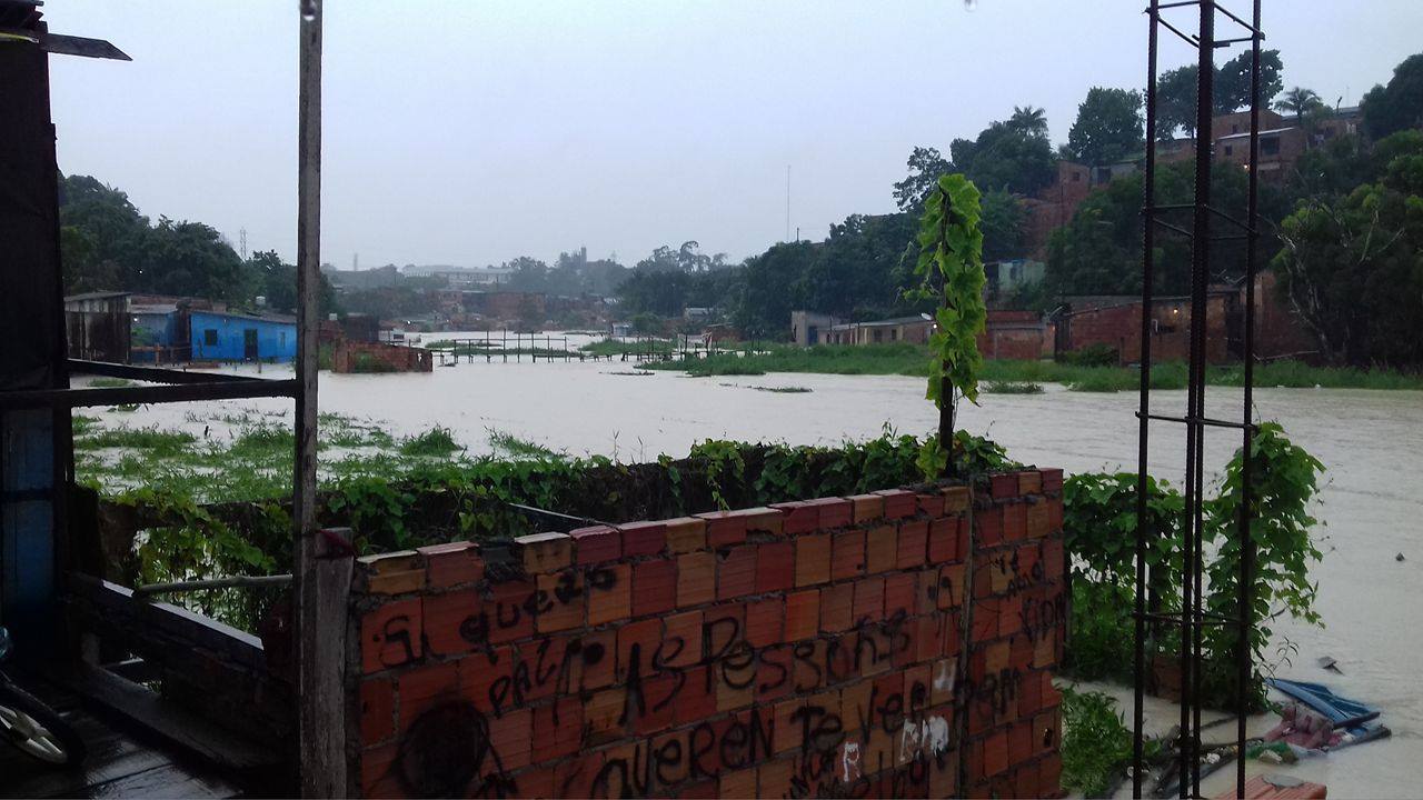 Casa desaba e quatro pessoas morrem em Manaus