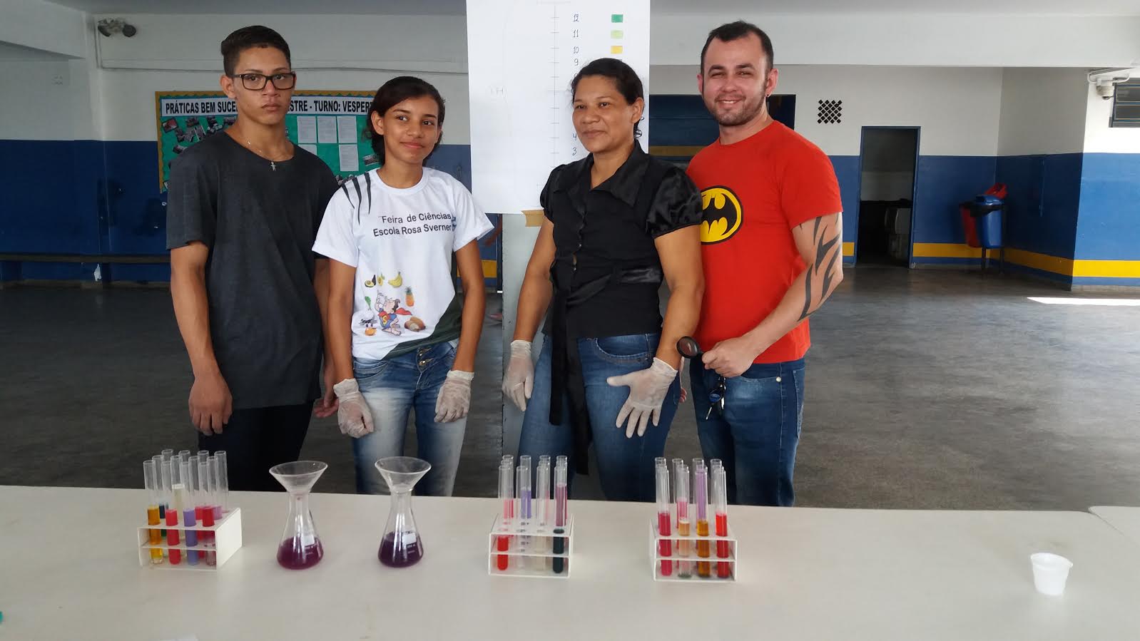  Jovens cientistas usam atividades lúdicas para incentivar gosto pela ciência 