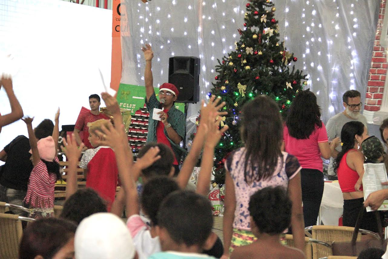 Crianças e jovens atendidos em programa social participam de atividades recreativas