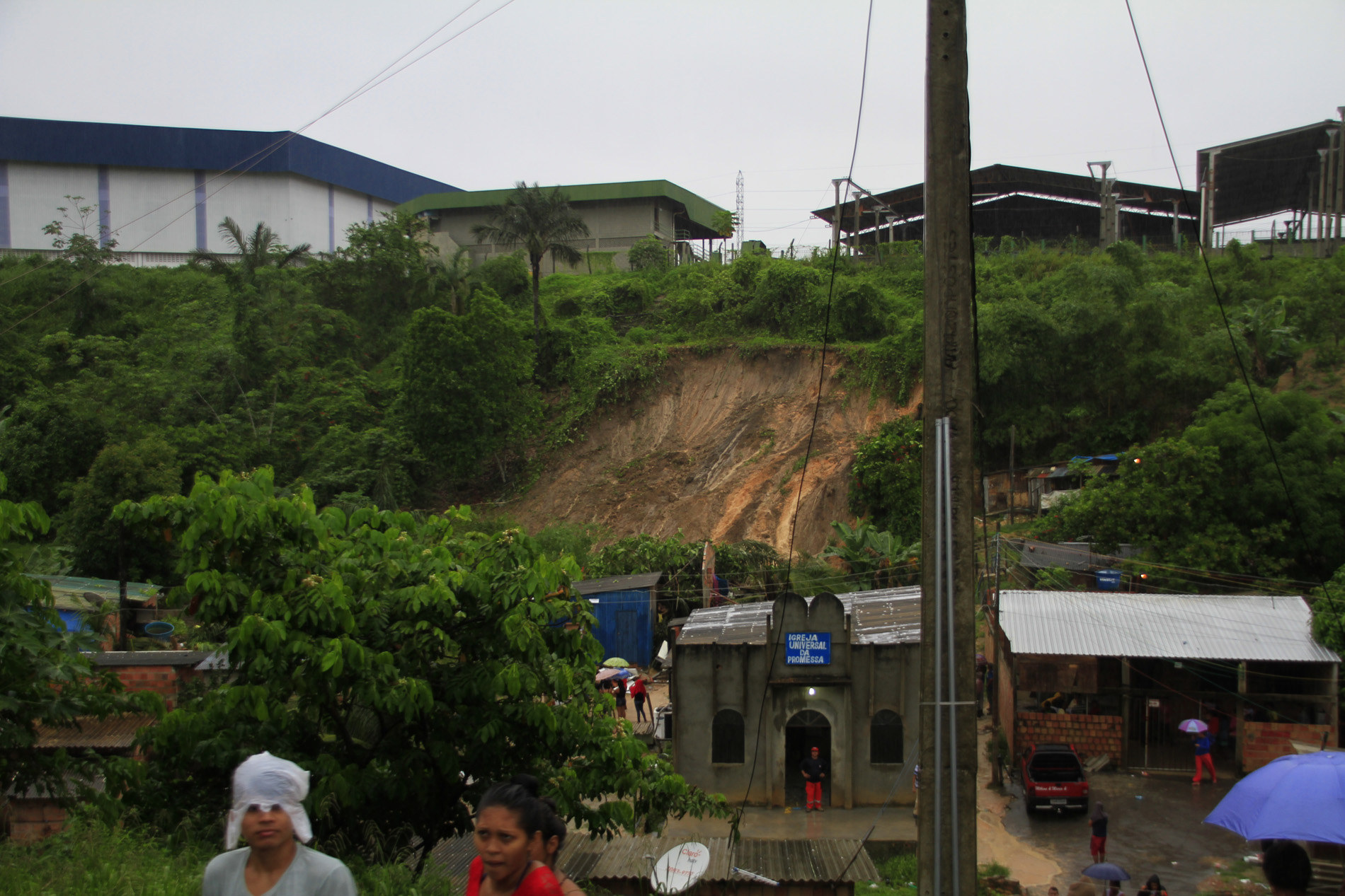 Mais de 80 ocorrências de chuva são registradas em Manaus