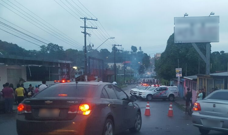 Moradores fazem protestos após temporal causar prejuízos em diversas zonas de Manaus
