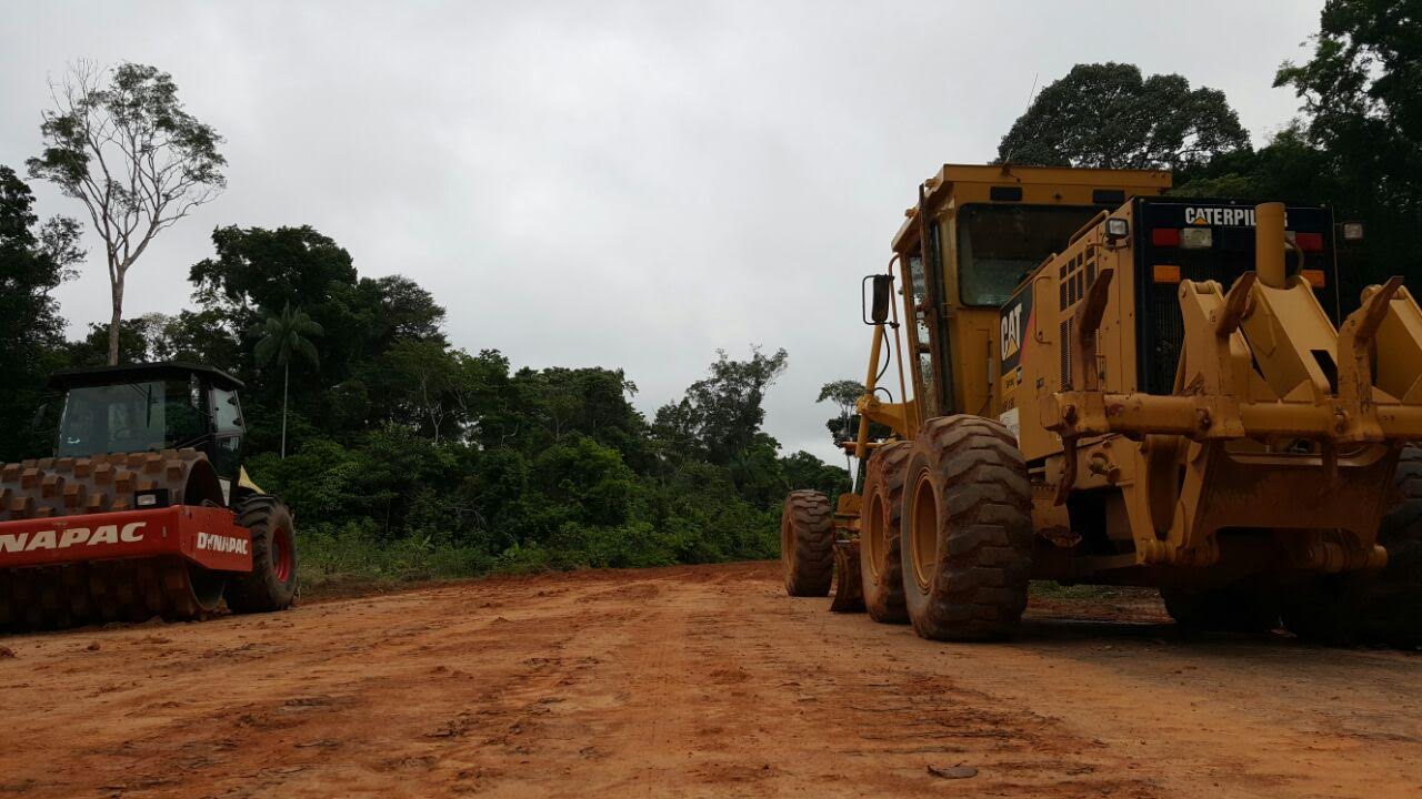Com investimento de quase R$70 milhões, Melo visita obra da estrada “Codajás-Anori”  