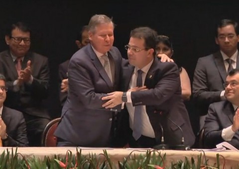 Arthur toma posse para segundo mandato consecutivo em Manaus