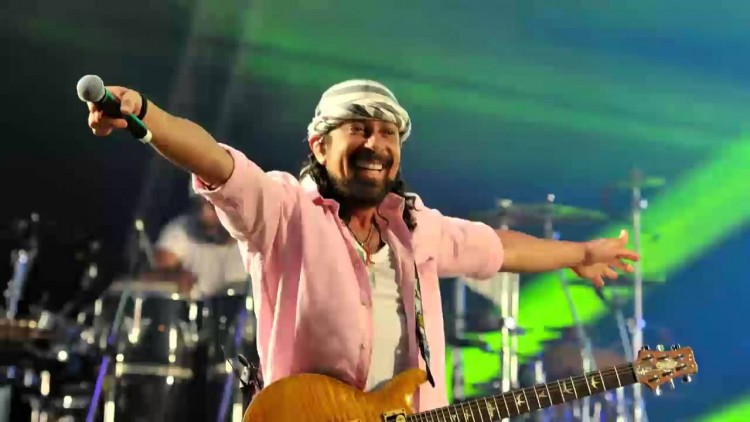 Bell Marques leva rasteira de segurança e fã  e cai durante show em Maceió