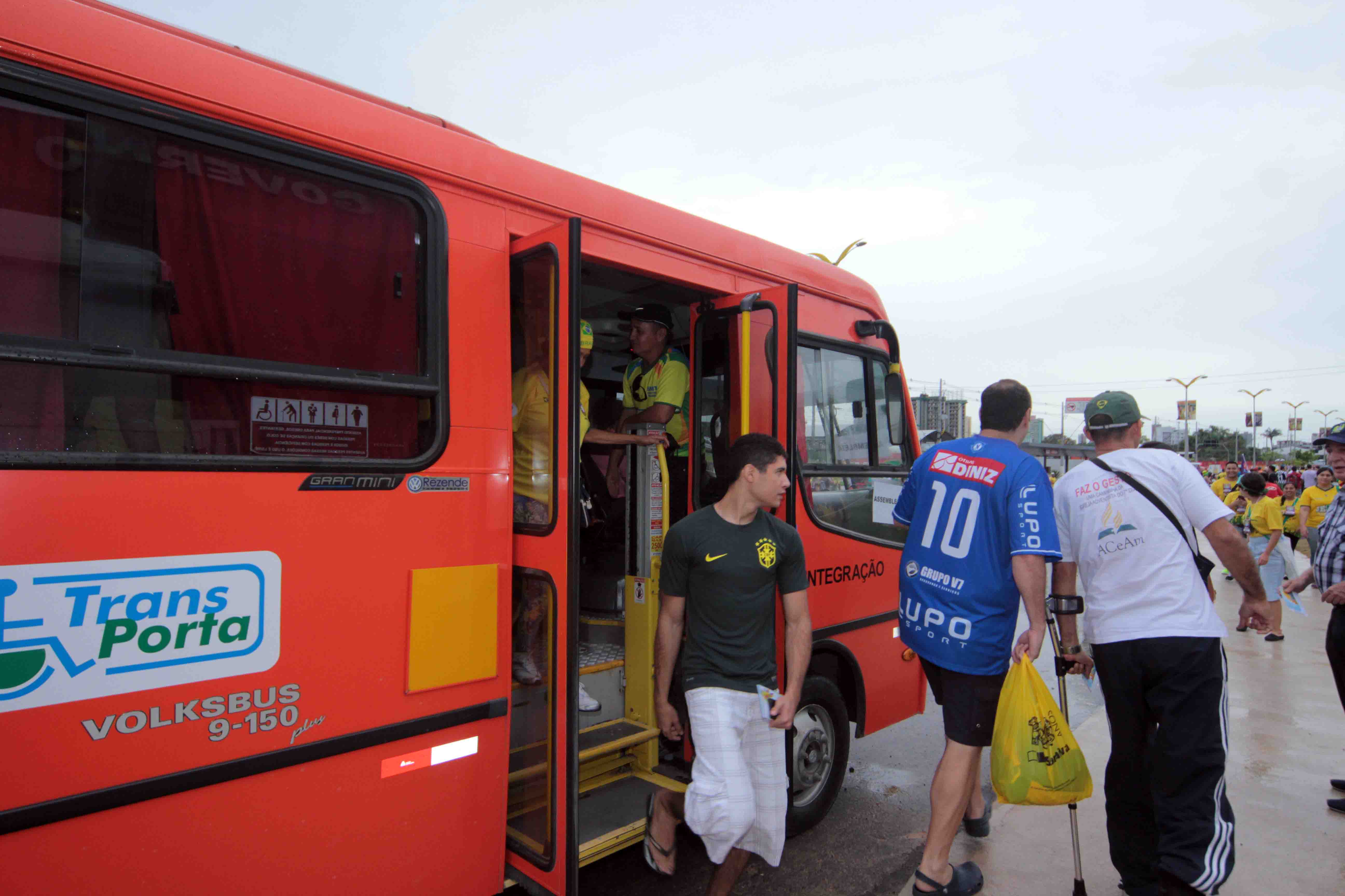  Ônibus da Zona Norte paralisam atividades e causam transtorno para população 