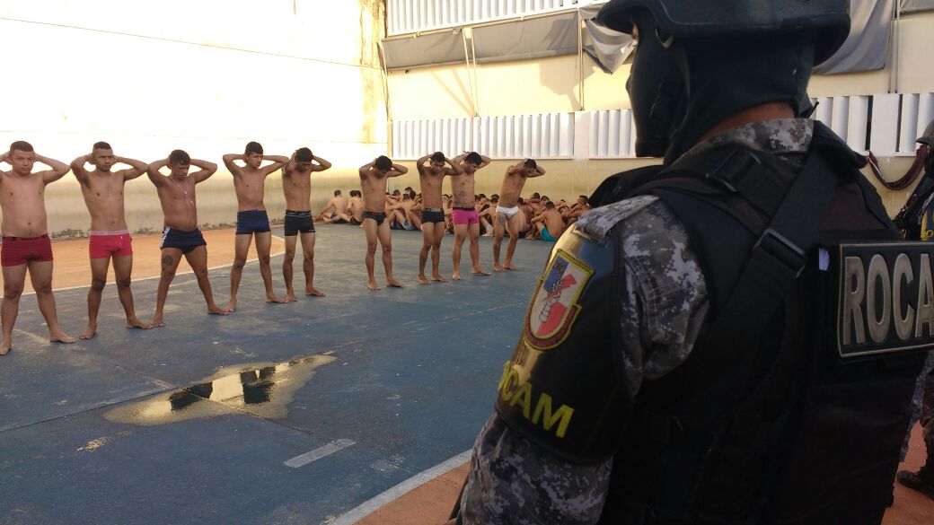 Após rebeliões e mortes, Unidade Prisional do Puraquequara passa por revista 